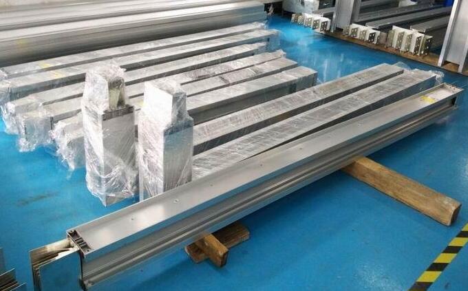 母線(xiàn)槽分類(lèi)對(duì)比，密集絕緣型與空氣絕緣型的不同